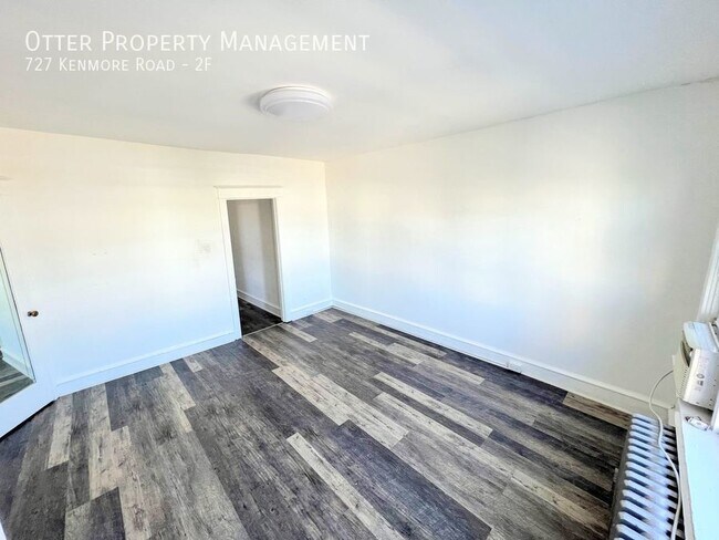 Building Photo - 727 Kenmore Rd