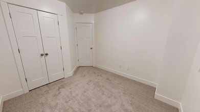 Building Photo - 920 S 25 E
