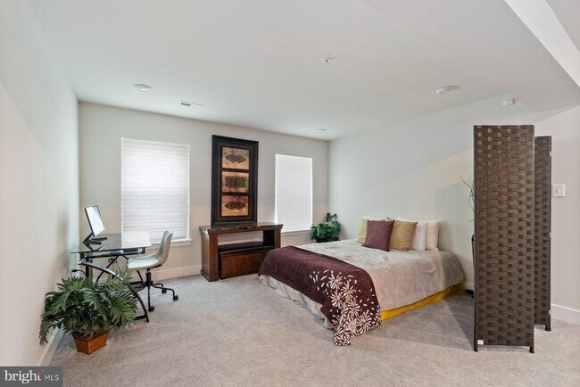 Building Photo - 4378 Shakespeare Cir