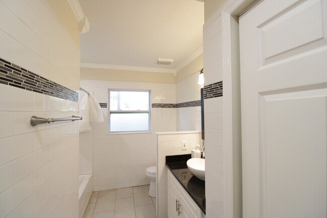 Building Photo - 10907 SW 24th Ave