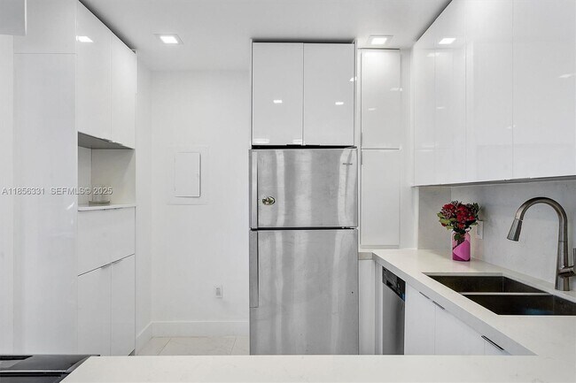 Building Photo - 1980 S Ocean Dr