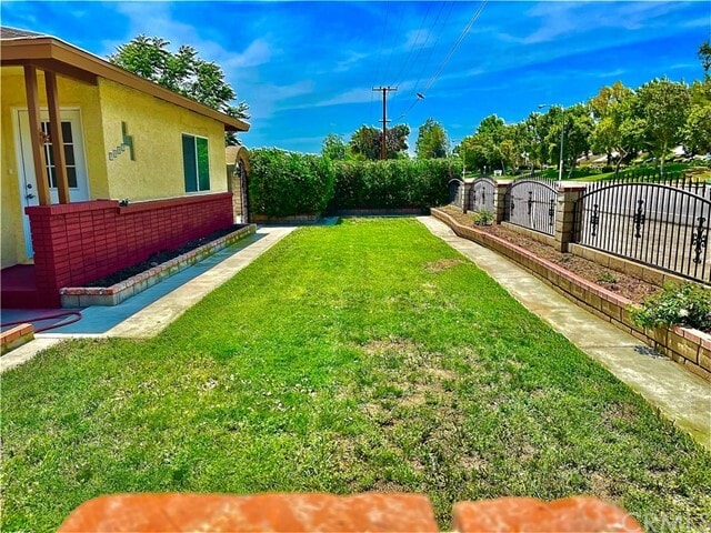 Building Photo - 7247 E Riverside Dr
