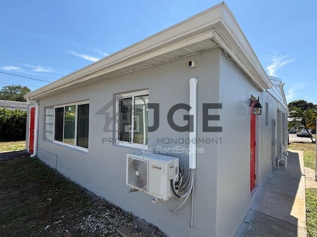 Building Photo - 6911 SW 12th St