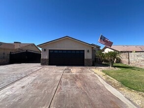 Building Photo - 3 BEDROOM HOME NEAR THE FOOTHILLS!