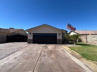 Building Photo - 3 BEDROOM HOME NEAR THE FOOTHILLS!