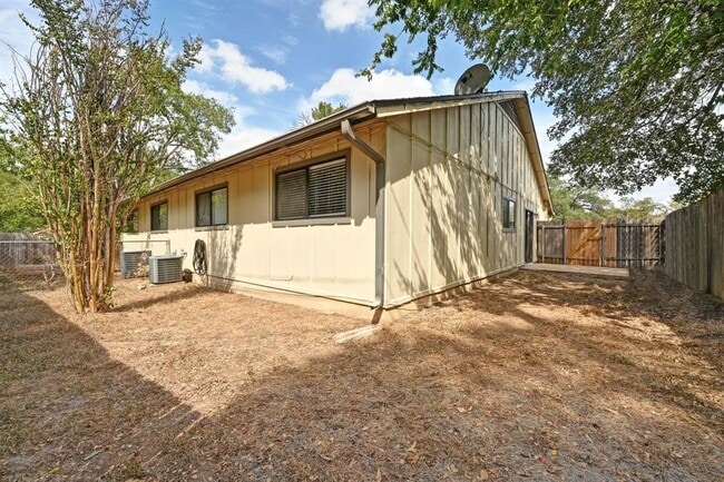 Building Photo - 2409 Berkett Dr