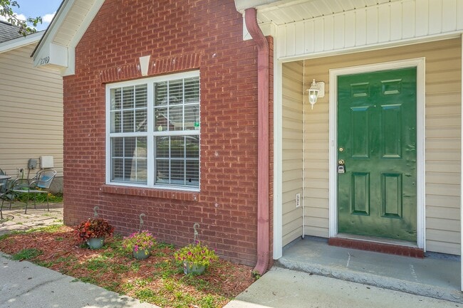 Primary Photo - 3 Bedroom 3 Bath Townhouse