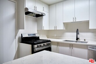 Building Photo - 1242 9th Ct