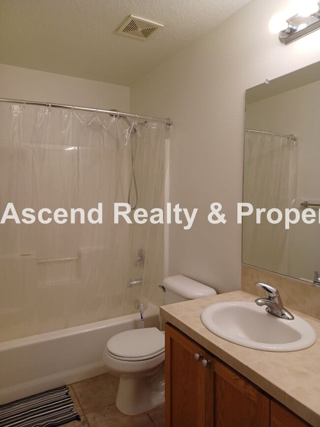 Building Photo - Lower Pirce! 3 Bed Townhome 1 Car Garage Backs to Greenspace Close to Parks, Intel, Nike, Columbi...