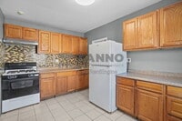 Building Photo - 72 Mowry St