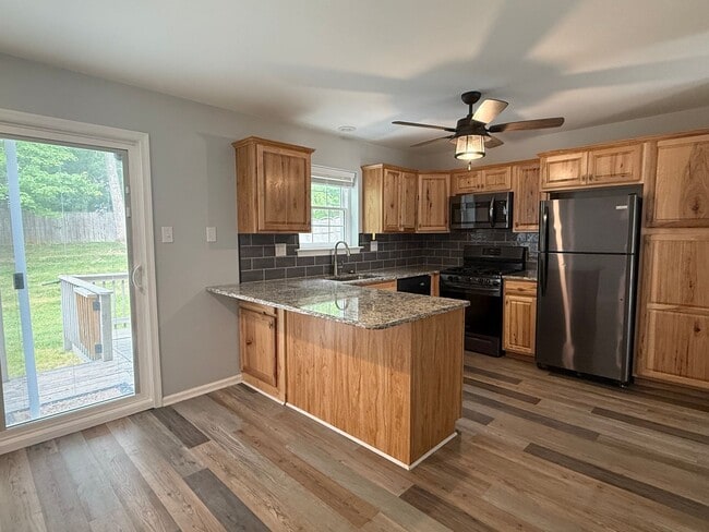 Building Photo - Townhome in Aston, PA