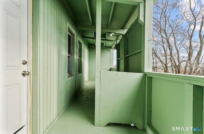 Building Photo - 746 Maple St