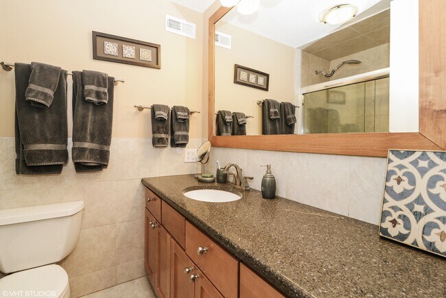 Building Photo - 1339 N Dearborn St