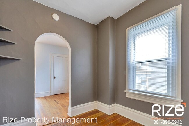 Building Photo - 327-333 E 100 S