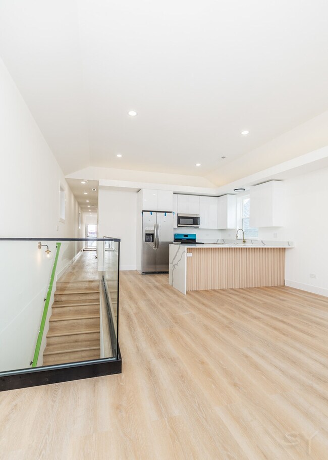 Building Photo - 1245 S Fairfield Ave