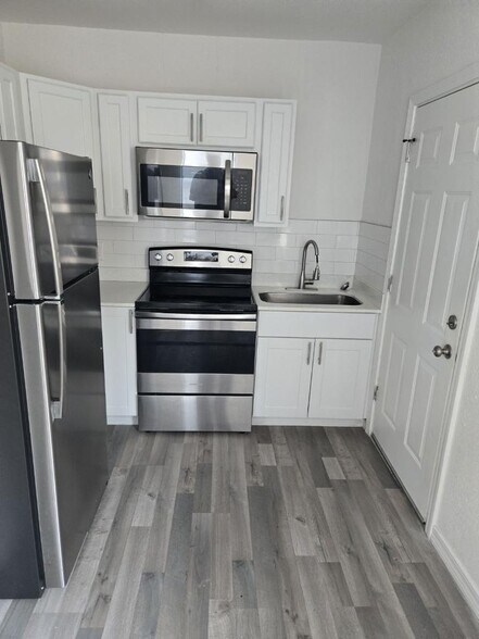Kitchen - 940 Mackinaw St