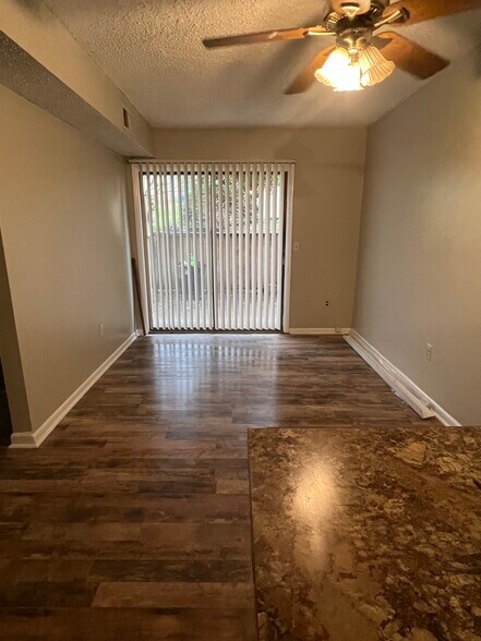 Building Photo - 537 Hickory Hill Dr