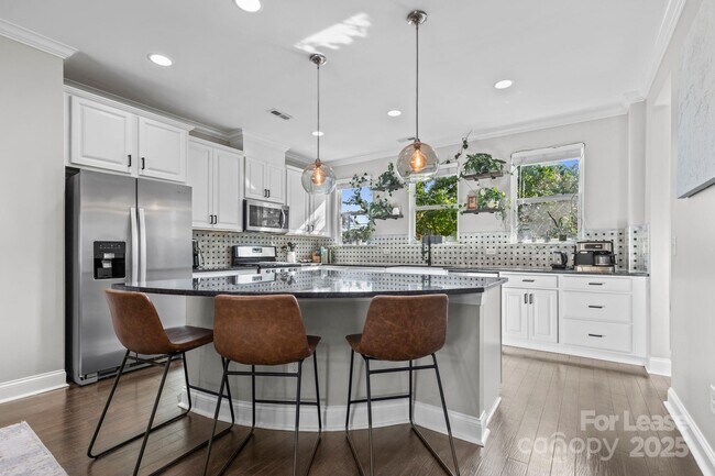 Building Photo - 2613 Statesville Ave