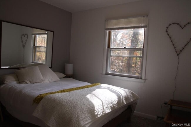 Building Photo - 136 School St