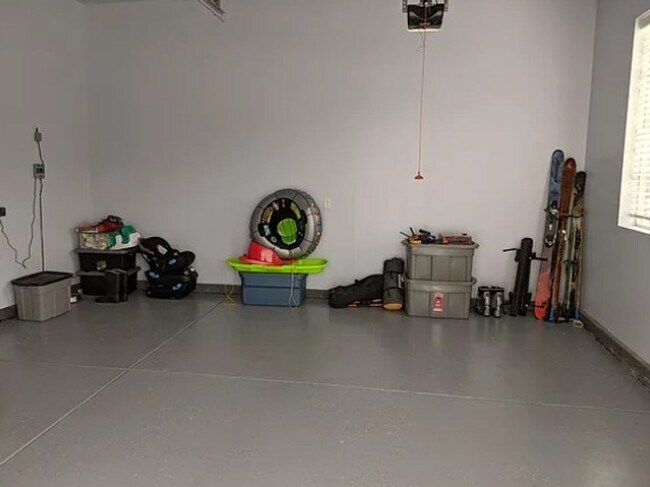 Building Photo - Large 5-Bed, 4-Bath Home in Kechter Farm Neighborhood - New Photos Coming Soon!