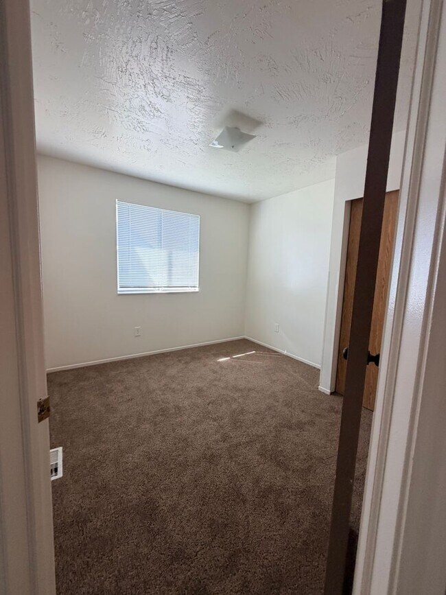 Building Photo - 3432 Ridgeland Park Dr