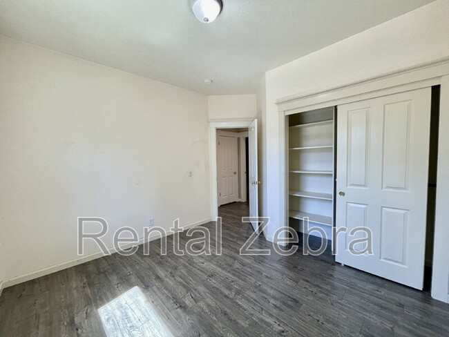 Building Photo - 233 Craftman Ct