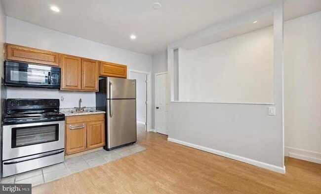 Building Photo - 1402 N Newkirk St