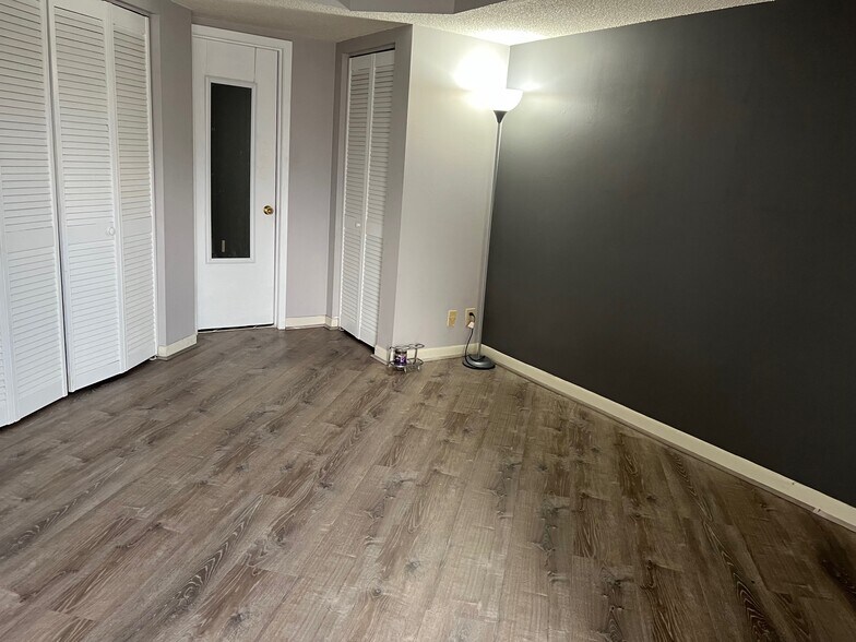 Building Photo - 900 19th Ave S