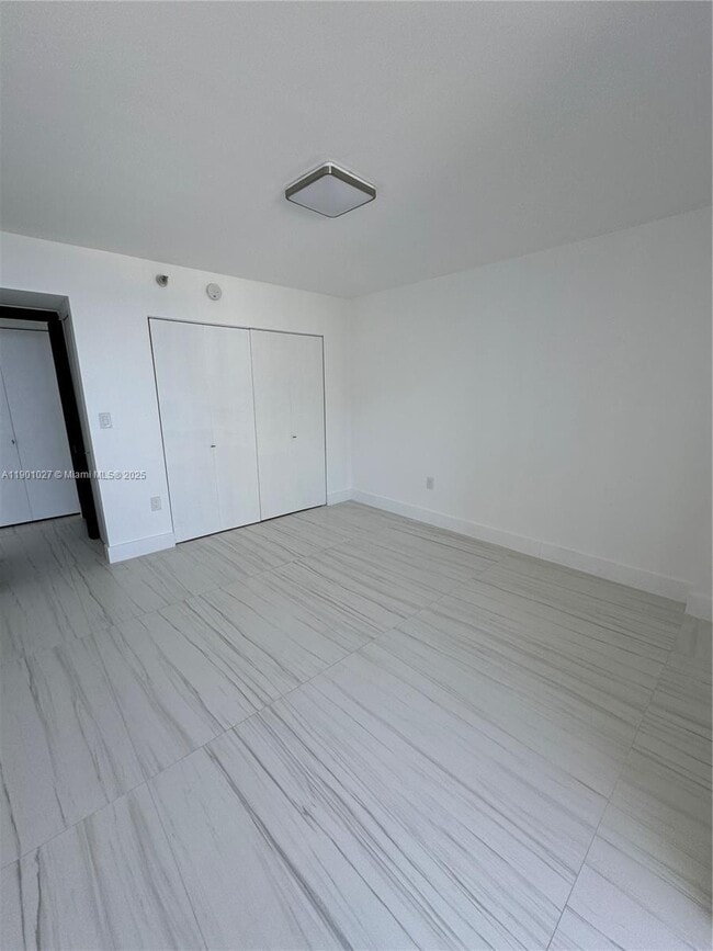 Building Photo - 20505 E Country Club Dr