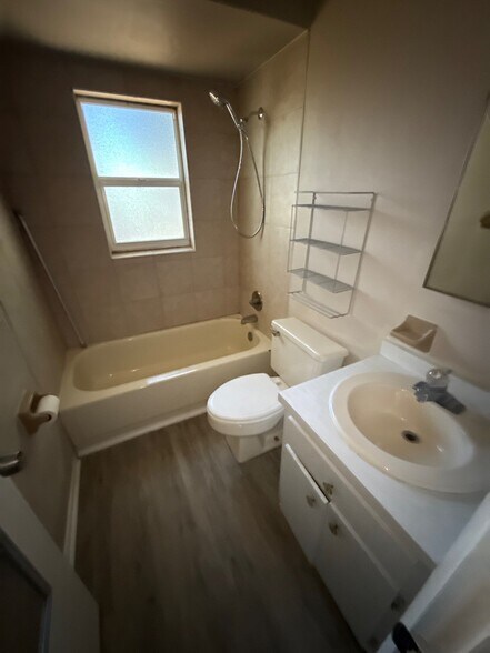 Building Photo - 2374 S Sandburg Pt