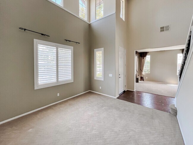 Building Photo - MUST SEE! Beautiful 3 bedroom + Loft + Office Space (or convert to 4th bedroom) + Large Backyard ...