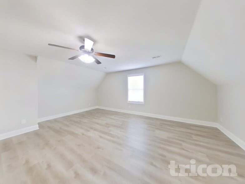 Building Photo - 646 Fox Hound Dr