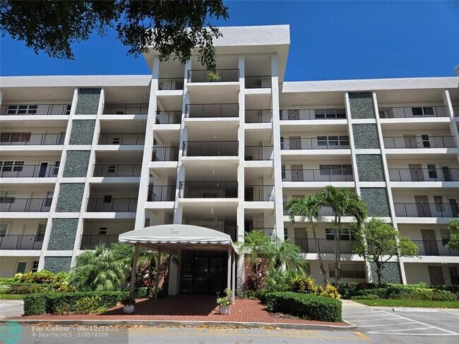 Primary Photo - 2850 N Palm Aire Dr