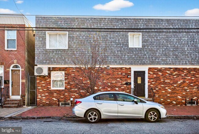 Building Photo - 2579 Memphis St