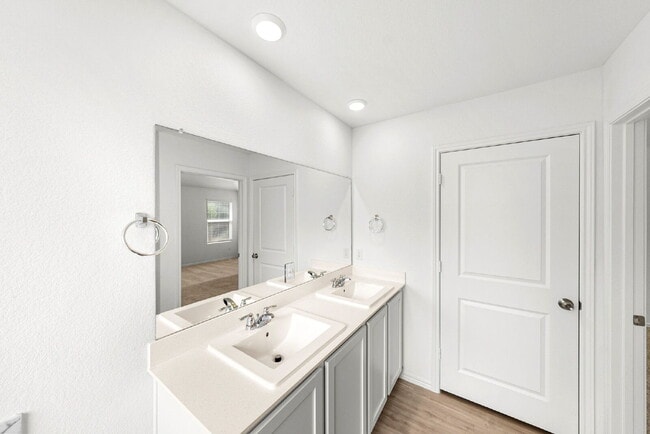 Building Photo - Ready NOW! Greenbelt Wooded Views