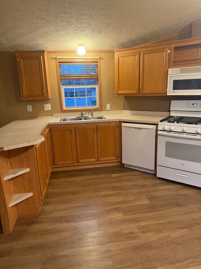 Building Photo - 808 N 8th St