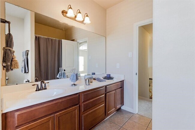 Building Photo - 18311 Red Oak Manor Ln