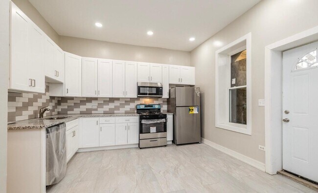 Building Photo - Spacious 4BR Duplex | Modern Upgrades | St...