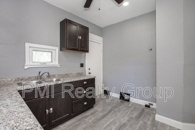 Building Photo - 12203 Castlewood Ave