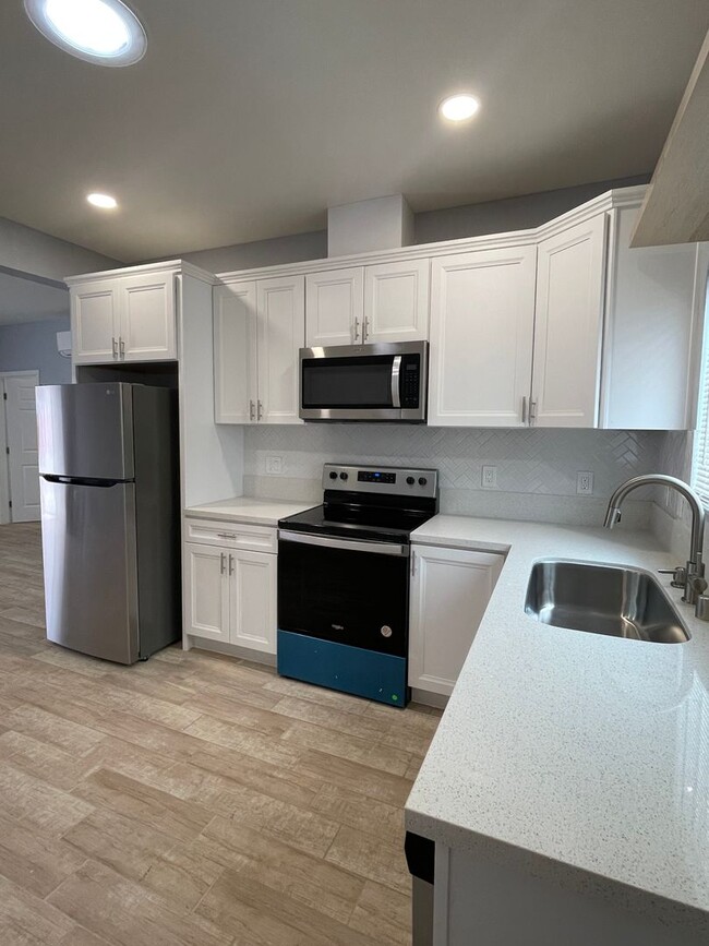 Building Photo - Brand new 1 bedroom 1 bath duplex in San D...