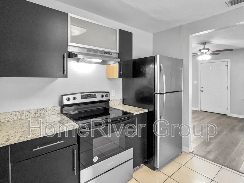 Building Photo - 3110 W Hartnett Ave