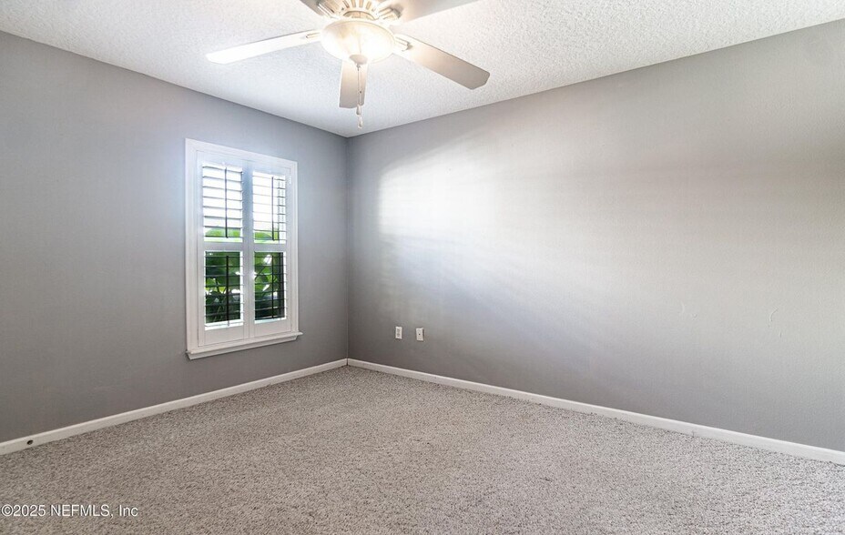 Building Photo - 1325 Fairway Village Dr