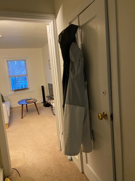 Building Photo - 110 Walnut Ave