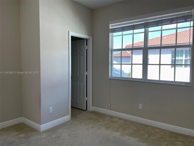 Building Photo - 2929 SW 119th Way