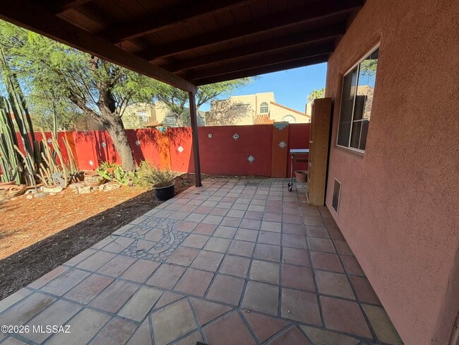 Building Photo - 3777 N Camino Leamaria