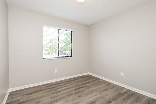 Building Photo - 2258 Baker Ave