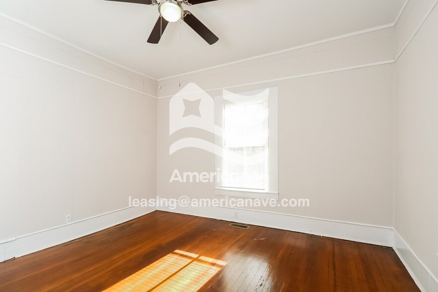 Building Photo - 926 N Granard St