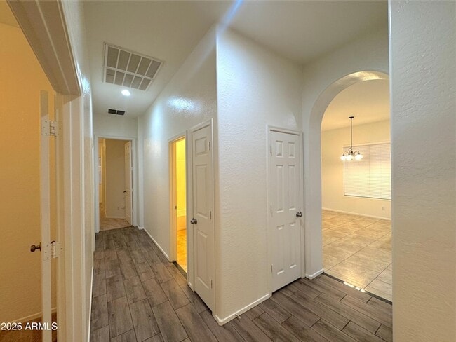 Building Photo - 3013 W Glenhaven Dr