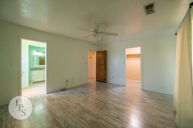 Building Photo - Fresno Westside Home, 3BR/3BA, Country Liv...