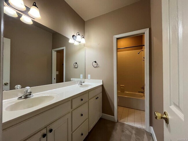Building Photo - 8839 Sturbridge Dr
